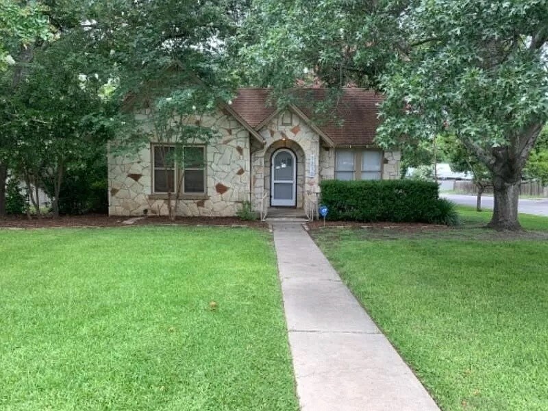 Primary Photo - 1210 Stonewall St