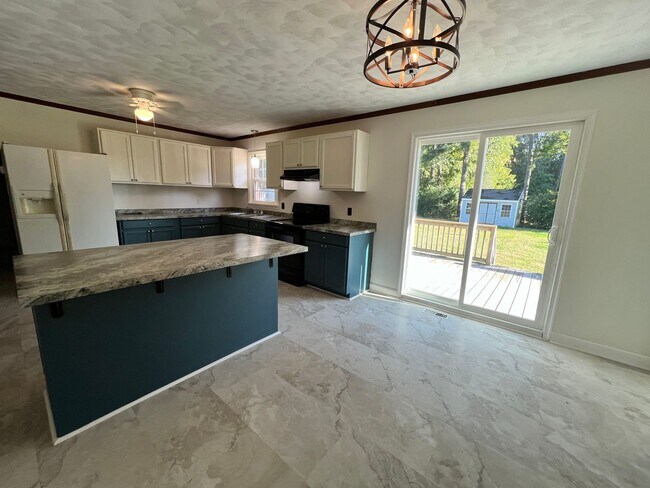 Foto del edificio - Available Soon! Remodeled 3 Bed, 2 Bath, Brick Ranch