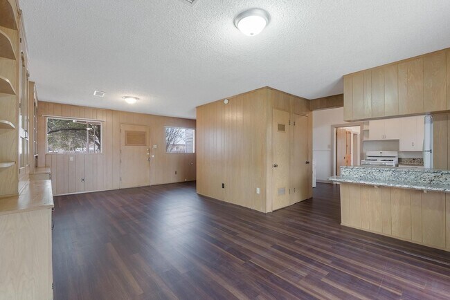 Building Photo - 2202 State St