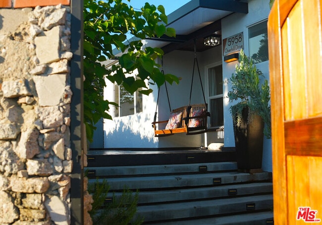 Building Photo - 5958 Overhill Dr