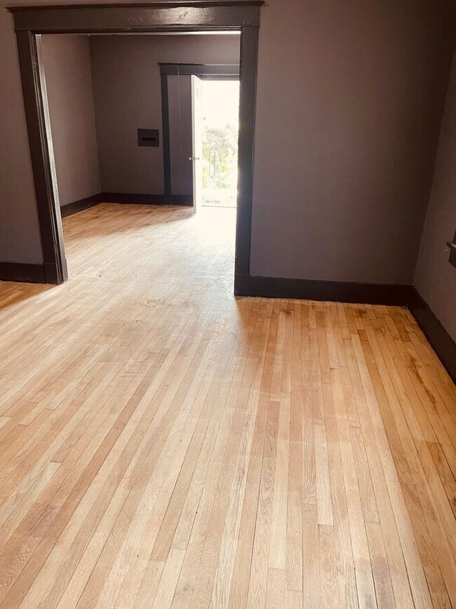 Foto del edificio - 1048 E McLemore Ave
