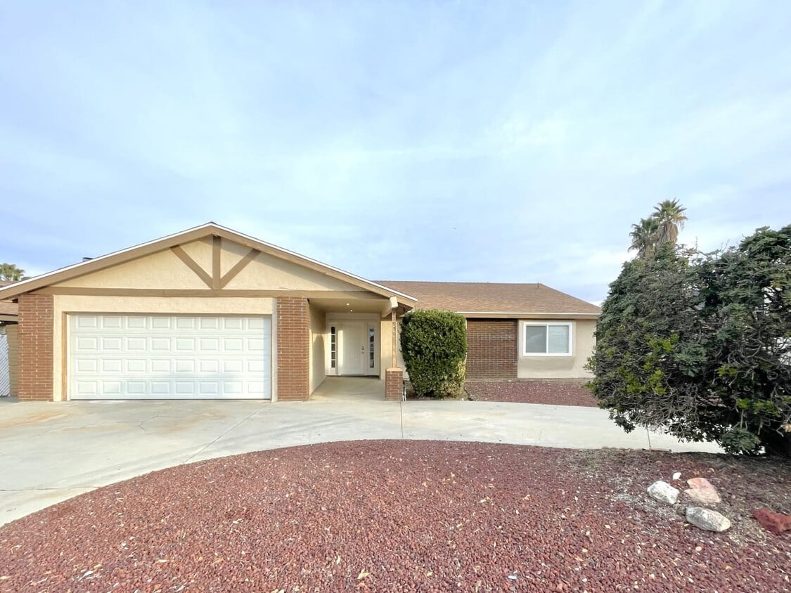 41950 Jennifer Ave House Rental in Hemet, CA