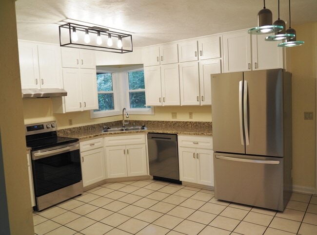 Building Photo - 6742 Alan-A-Dale Trail