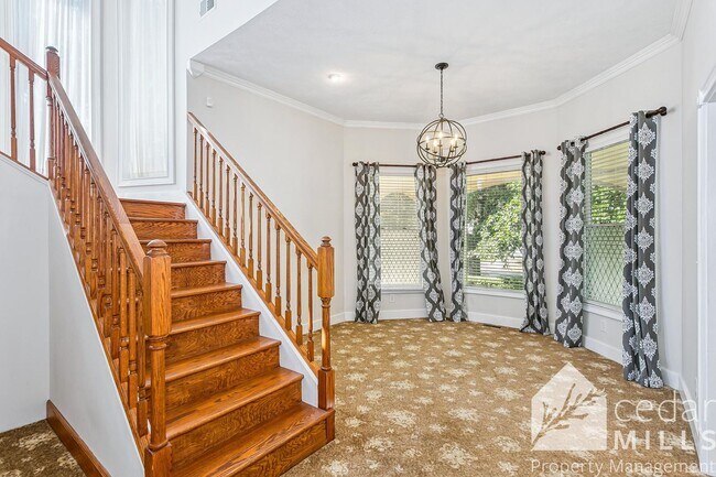 Building Photo - EXTRAORDINARY historic rental opportunity in Delano!!!!!! Move in Special!