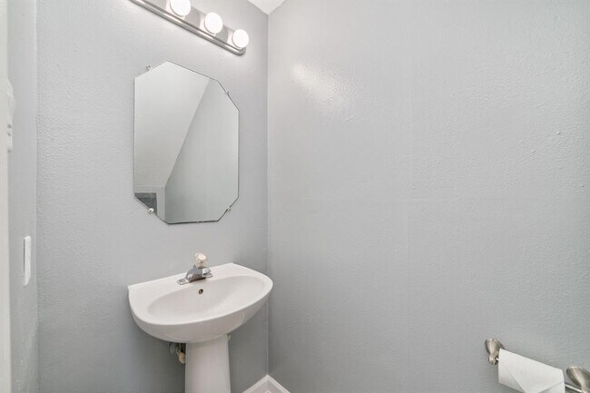 Foto del edificio - 5530 Imperial Grove Dr