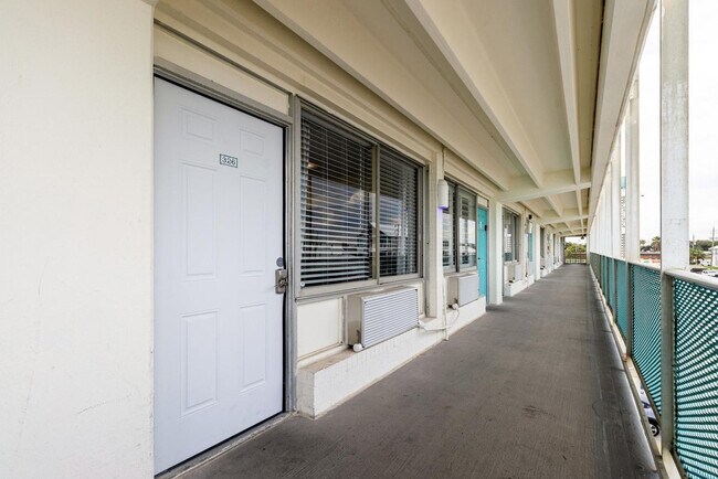 Foto del edificio - 14401 Front Beach Rd