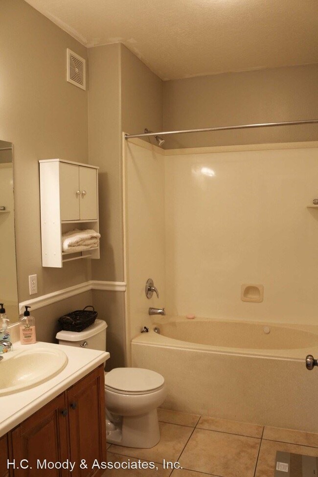 Building Photo - 3 br, 2 bath House - 221 N. 1200 W. Apt. 102