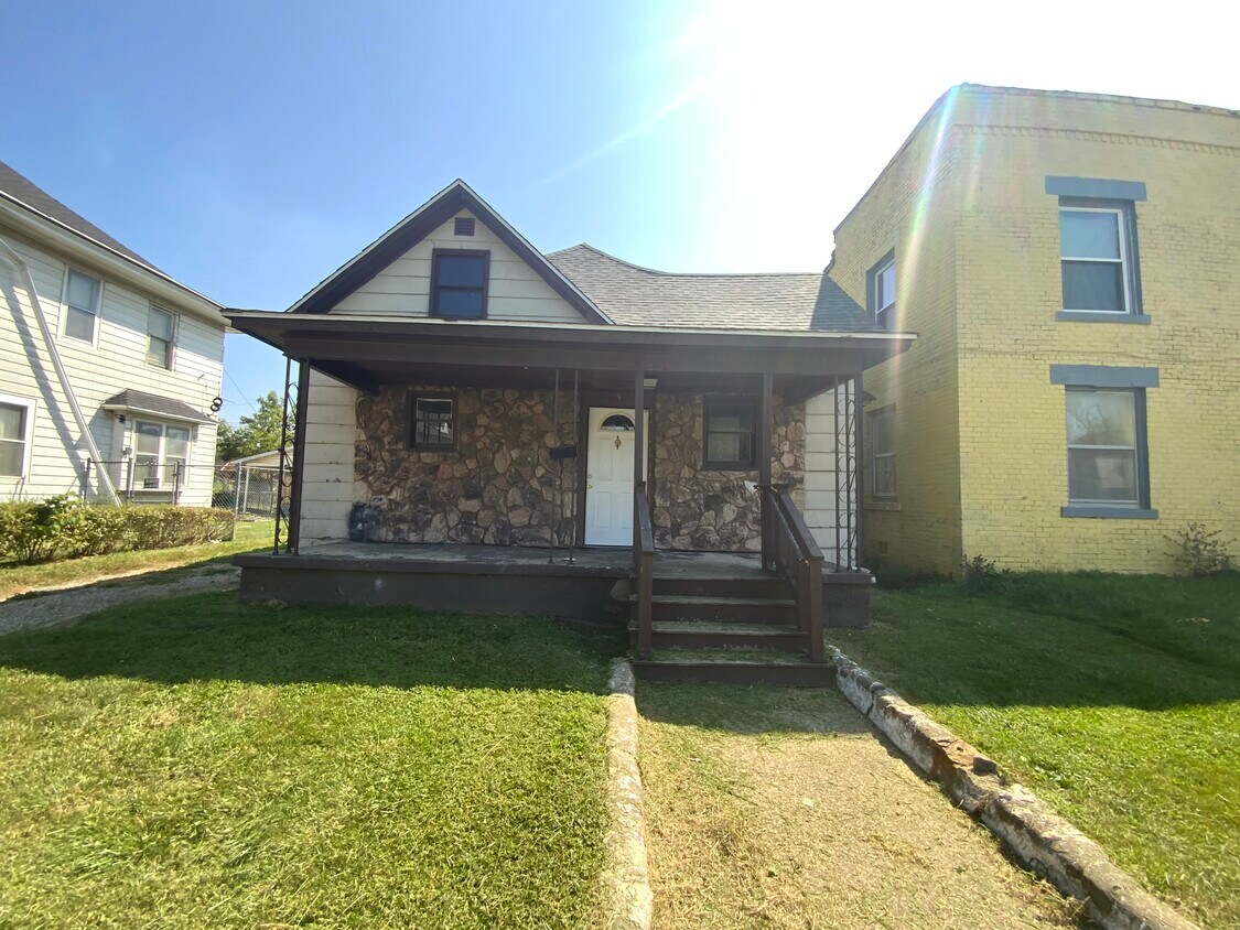 9 Bremer Ave, Danville, IL 61832 House Rental in Danville, IL