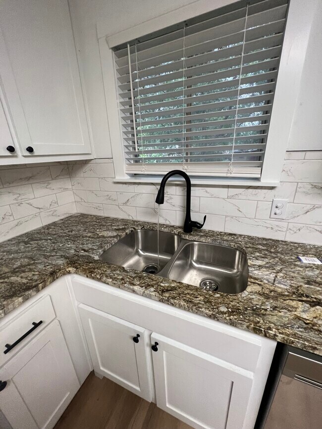Kitchen sink - 913 N 58th St