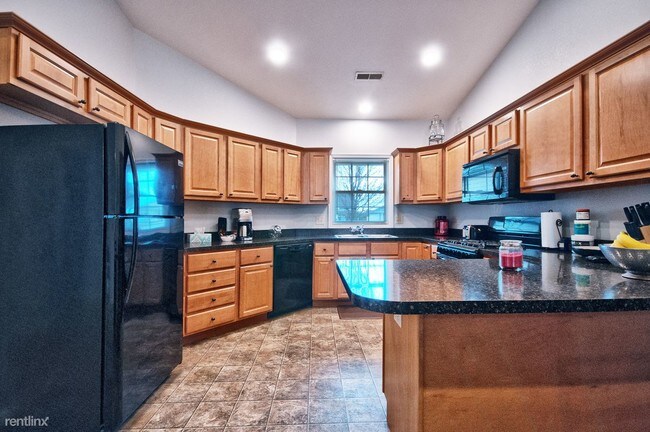 Building Photo - 2 br, 2 bath Duplex - 1612 Clover Creek Ln