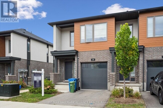 Building Photo - 38 Steele Cres