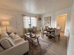 Building Photo - 3333 NW 43rd Terrace