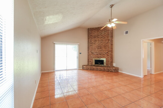 Building Photo - 15230 Loma Paseo Dr