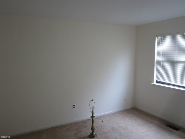 Building Photo - 2 br, 1.5 bath House - 74 Dewsbury Ln