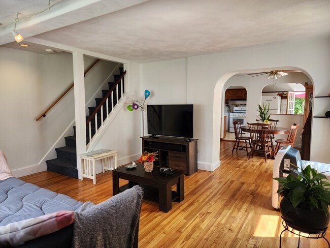Living room - 49 Phillips St