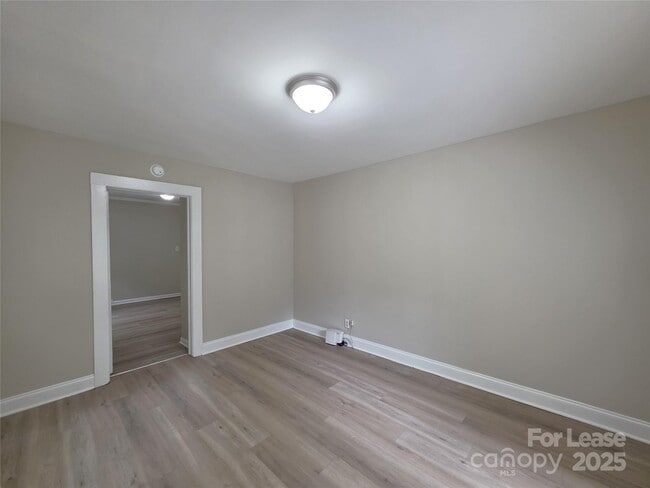 Foto del edificio - 1417 Oakshade Ave