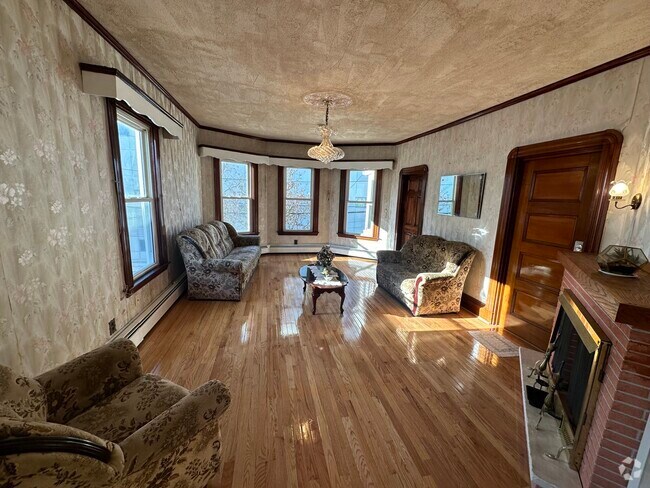 Building Photo - 61 Tufts St