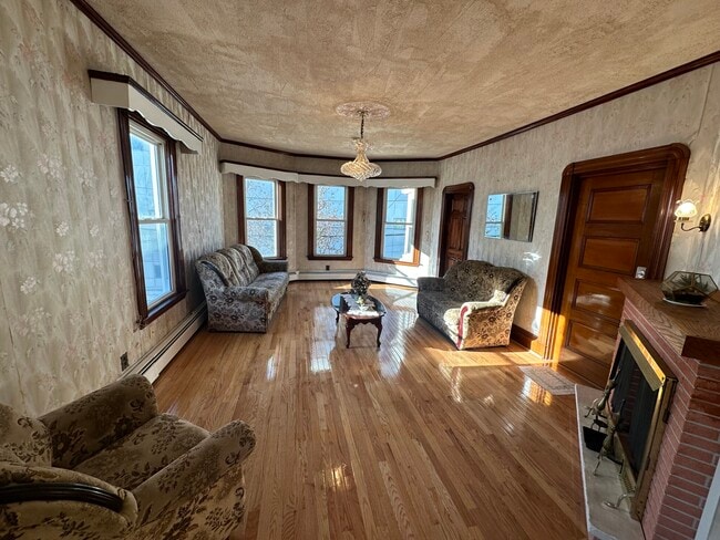Building Photo - 61 Tufts St