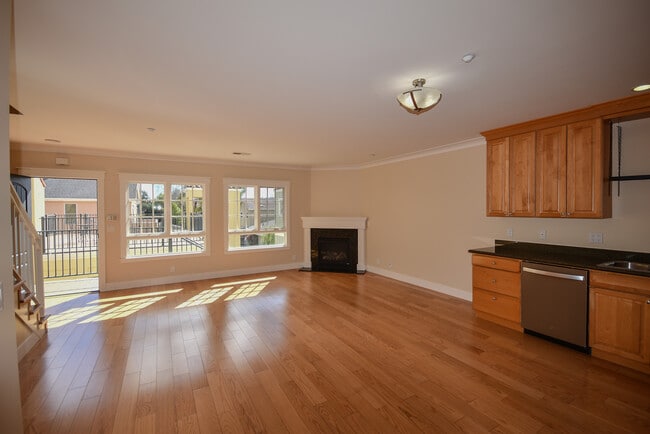 Building Photo - 1705 Palm Ave