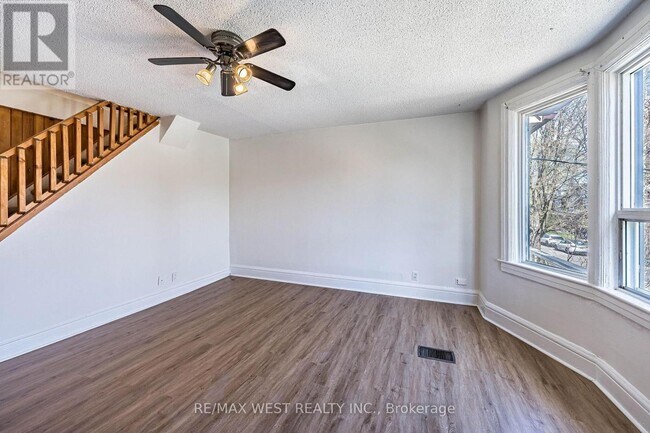Building Photo - 280 St Clarens Ave