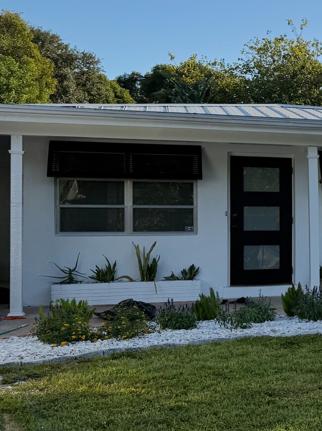 Building Photo - 1184 Milano Dr