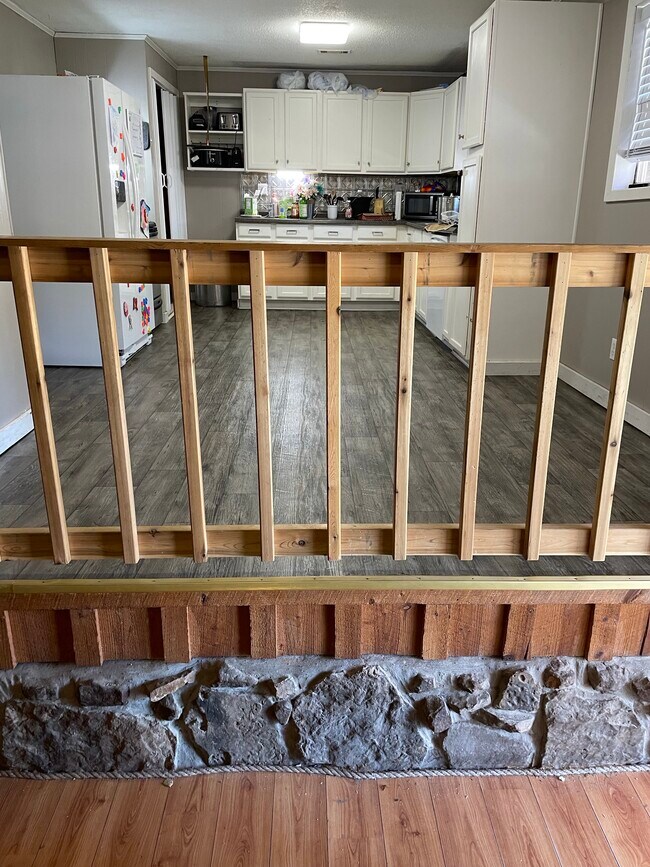 Building Photo - 407 Hell Creek Rd