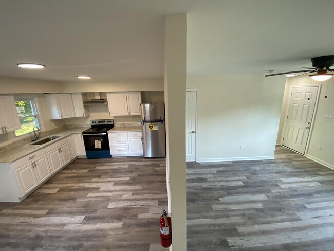 Building Photo - 1611 Manson St