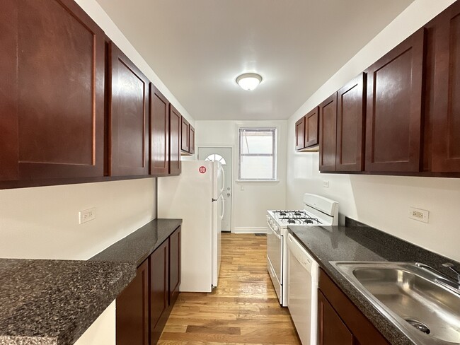 Foto del edificio - 816 W Waveland Ave