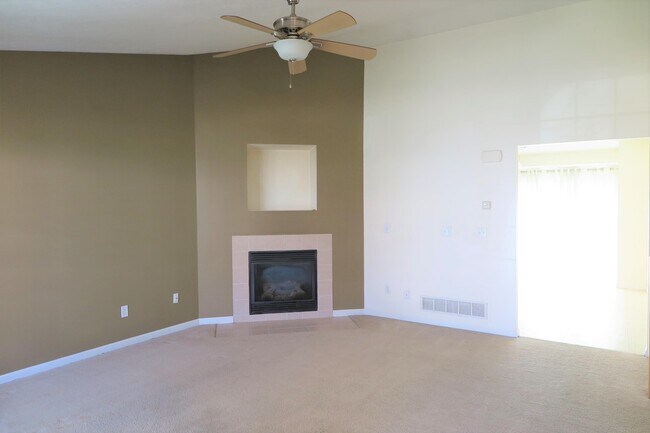 Foto del edificio - 141 Springer Woods Blvd