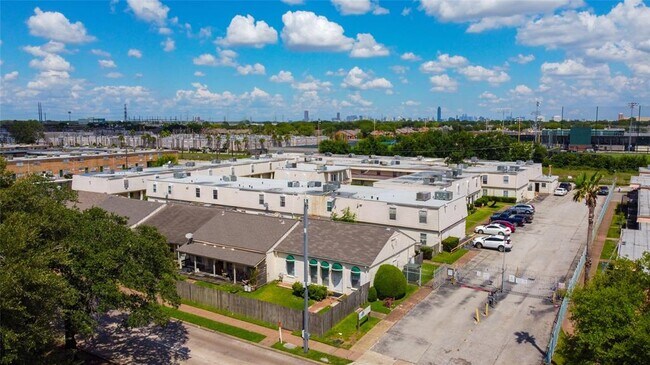 Building Photo - 6201 Ranchester Dr