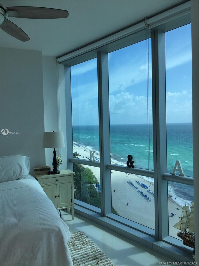 Building Photo - 17121 Collins Ave