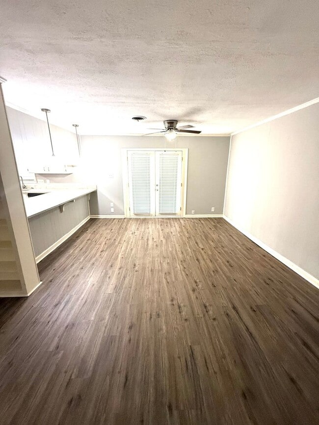 Foto del edificio - ** 4 Bed 2 Bath located close to Jefferson Davis High ** Call 334-366-9198 for a self showing