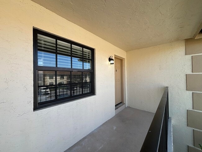 Building Photo - 302 Pinecrest Cir