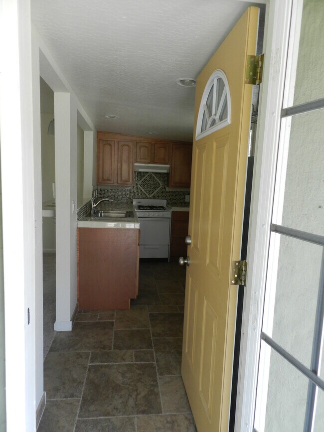 Building Photo - 15330 Stratford Dr