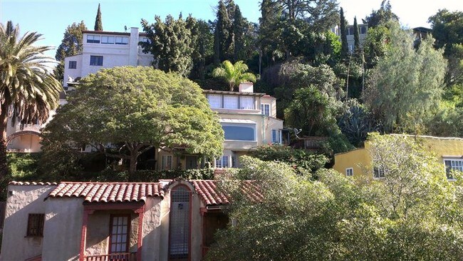 Foto del edificio - 2039 N Las Palmas Ave