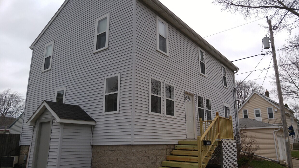 Foto principal - 1712 East Saveland Avenue