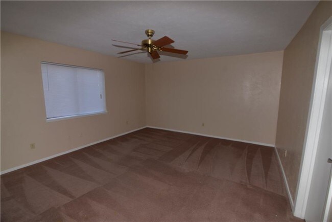 Building Photo - 805 Cambridge Dr