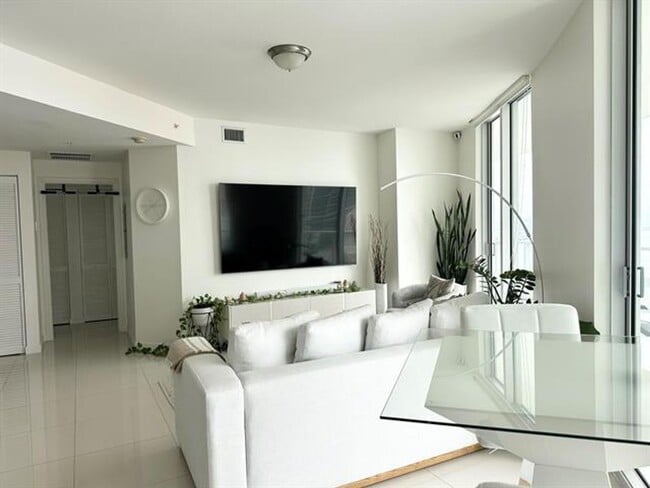 Building Photo - 300 S Biscayne Blvd