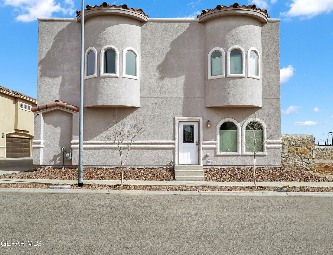 Primary Photo - 12237 Gaudi Wy