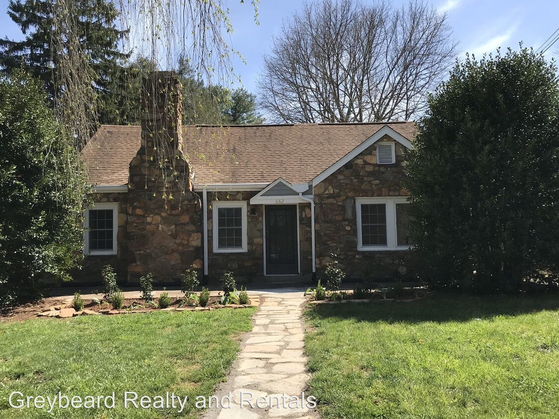 Primary Photo - 662 Lakeshore Dr