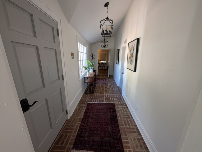 Foto del edificio - 405 Colleton Ave SE