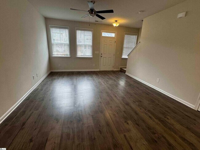 Building Photo - 120 Valley Creek Dr