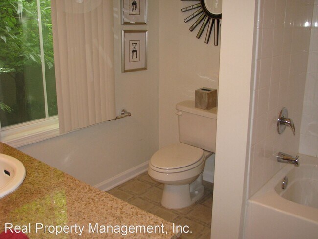 Building Photo - 1 br, 1 bath House - 705 Walker Sq, Apt #2D