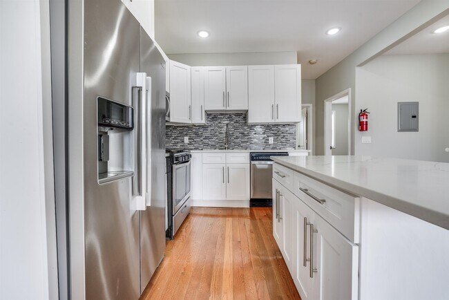 Building Photo - 222 69th St
