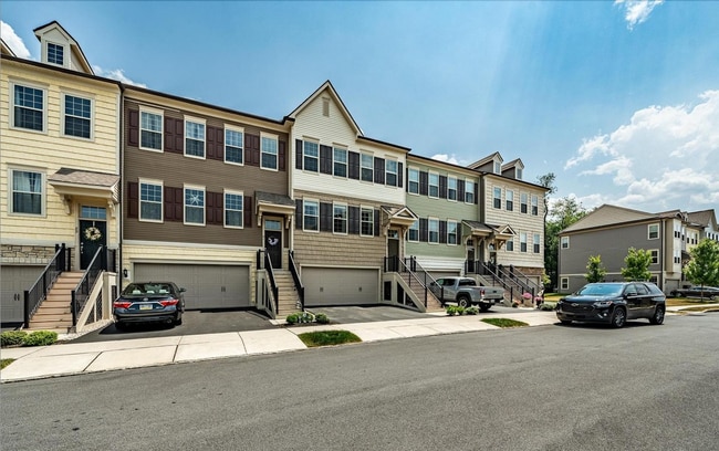 Building Photo - 93 Locks Farm Ln