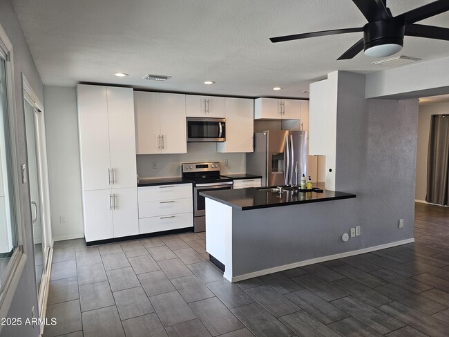 Building Photo - 1618 E Bell De Mar Dr