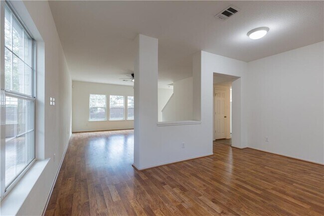 Foto del edificio - 2108 Cottontail Dr