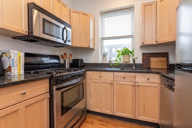 Building Photo - 85 Park Dr