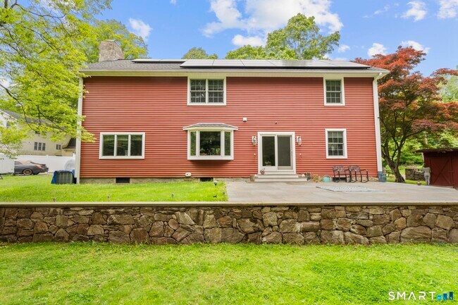 Foto del edificio - 35 Armstrong Rd