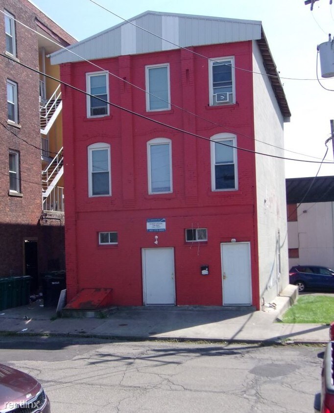 Primary Photo - 10 br, 4 bath Apartment - 34 Lisle Ave